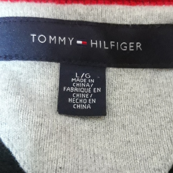 Tommy Hilfigure Sweater. - Picture 7 of 8